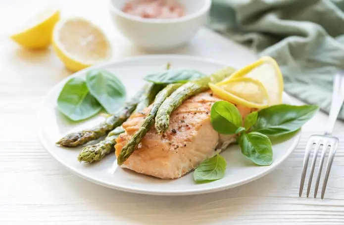 Salmon-al-Horno-con-Esparragos